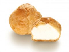 Hotové profiterolky z odpalovaného hmoty