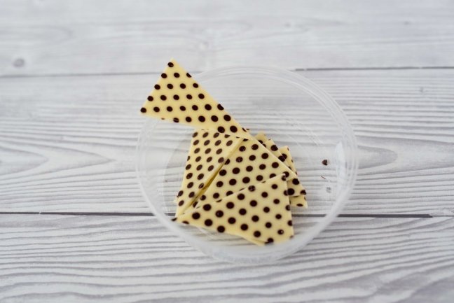 Čokoládová dekorace - Trojúhelníky s puntíky 10 Ks