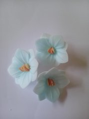 Květ z jedlého papíru -  světle modrý  se středem  3 ks