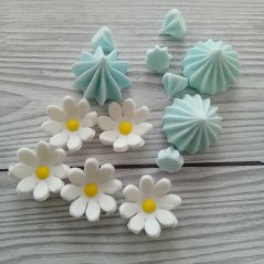 Dekorace na dort- pusinky a kytičky modro-bílé