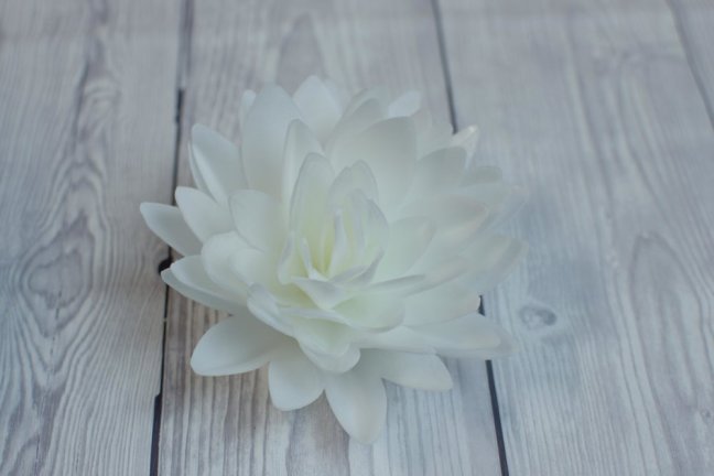 Květ z jedlého papíru - bílý - velký 12 cm