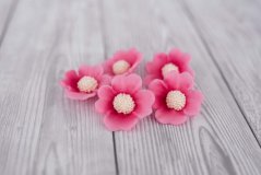 Květy z modelovací hmoty - tmavší růžové - 5 ks