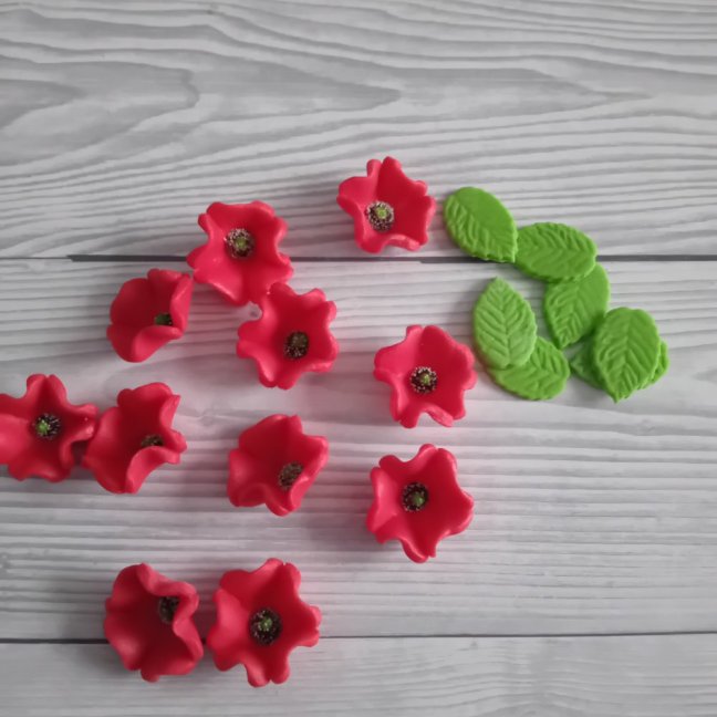 Květy z modelovací hmoty - Červené s lístkem