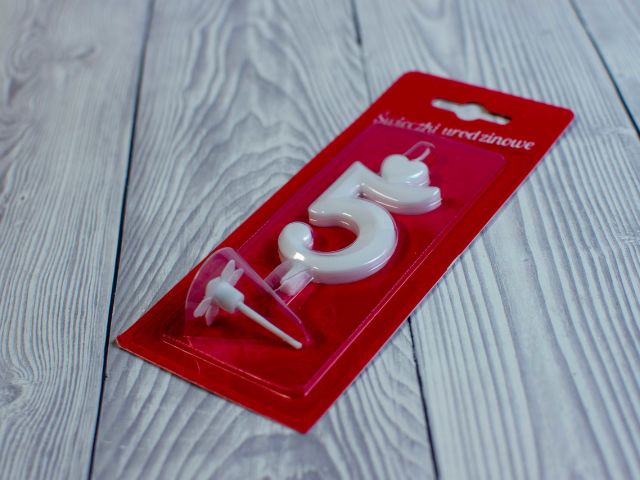 Dortová svíčka - bílá se srdíčkem - číslice 5