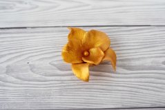 Květ z modelovací  hmoty - orchidej -  zlatá 1 Ks