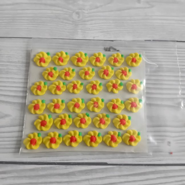 Cukrové ozdoby -Žluté točené se středem