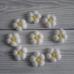 Květy z modelovací hmoty - Bílé 9 ks