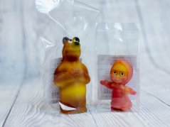 Figurka - medvídek a děvčátko
