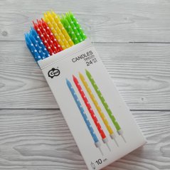 BAREVNÉ PUNTÍKOVANÉ SVÍČKY  24 KS