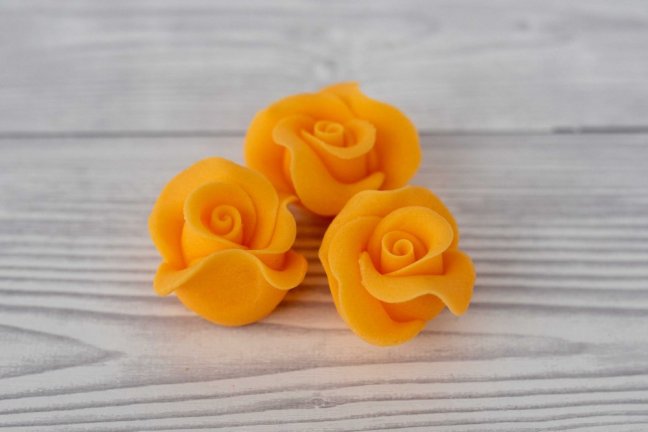 Růže z modelovací hmoty - oranžové  3 ks