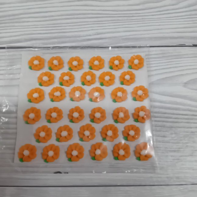 Cukrové ozdoby - kytičky malé oranžové