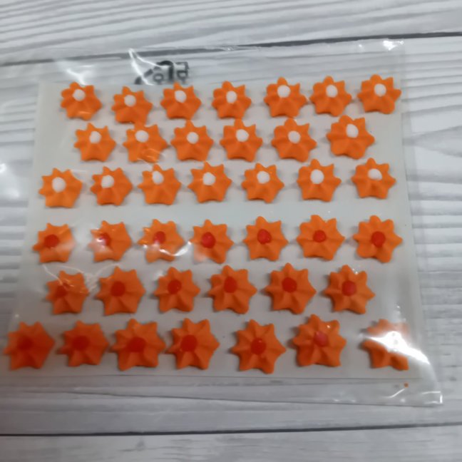Cukrové ozdoby - kytičky malé oranžové se středem
