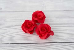 Růže z modelovací hmoty - červené  3 ks