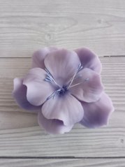 Květ z modelovací hmoty - magnolie velká  - fialová  1 ks