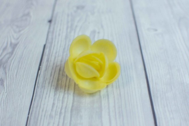 Květ z jedlého papíru - růže - žlutá - 3 ks