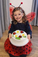 Cukrová dekorace na dort - Kopretina , berušky a listy